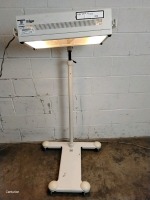 DRAGER PHOTO-THERAPY 4000 PHOTOTHERAPY SYSTEM ON ROLLING STAND