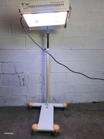 DRAGER PHOTO-THERAPY 4000 PHOTOTHERAPY SYSTEM ON ROLLING STAND