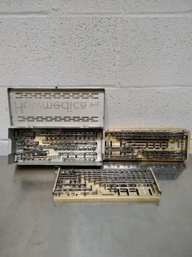 HOWMEDICA LOT OF COMPRESSION PLATES