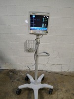 GE B40 PATIENT MONITOR ON ROLLING STAND