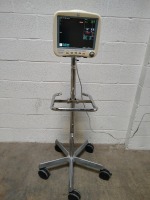 GE DASH 4000 PATIENT MONITOR ON ROLLING STAND
