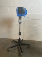 GE DINAMAP V100 CARESCAPE PATIENT MONITOR ON ROLLING STAND