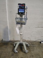 MINDRAY ACCUTORR 7 PATIENT MONITOR ON ROLLING STAND