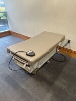 RITTER 222 EXAM TABLE W/ FOOT CONTROL LOCATED AT: LOCATED AT: 1 MEDICAL CENTER BLVD, CHESTER, PA 19013