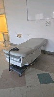 GE CARESCAPE V100 PATIENT MONITOR