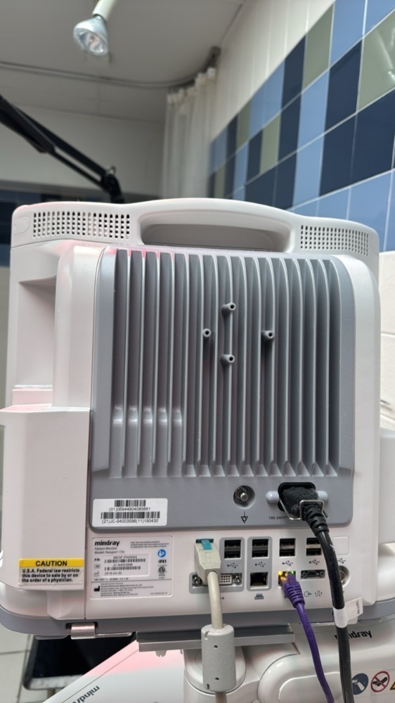 MINDRAY PASSPORT 17M PATIENT MONITOR W/ BENELINK MODULE AND MODULE RACK ...