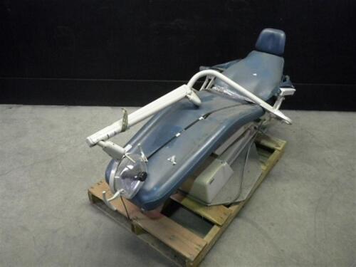 AIDEC POWER DENTAL EXAM CHAIR WITH LIGHT