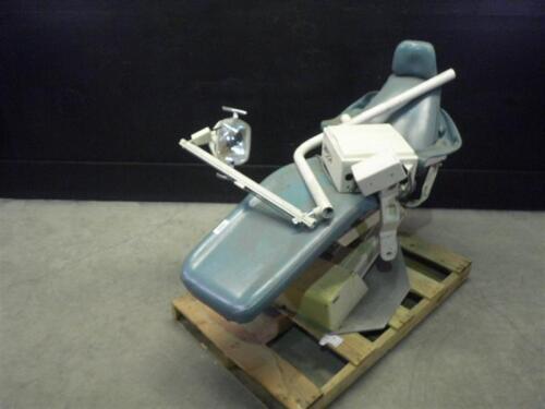 AIDEC POWER DENTAL EXAM CHAIR WITH LIGHT
