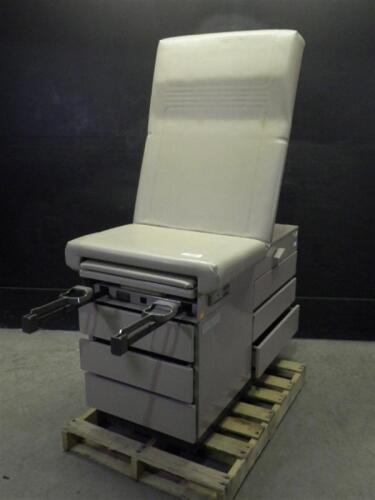 RITTER/MIDMARK 104 EXAM TABLE