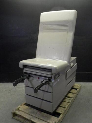 RITTER/MIDMARK 104 EXAM TABLE