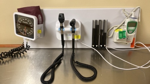 WELCH ALLYN 777 WALL TRANNFORMER W/ HEADS (23810 OTTO), SPHYGMOMANOMETER, PROBE DISPENSER, SURETEMP DIGITAL THERMOMETER W/ CRADLE ON WALLBOARD LOCATED AT: LOCATED AT: 1 MEDICAL CENTER BLVD, CHESTER, PA 19013 1/PPE