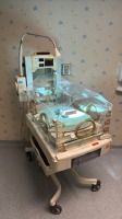 OHMEDA GIRAFFE INCUBATOR W/ GIRAFFE BLUE SPOT PT LITE PHOTOTHERAPY LIGHT LOCATED AT: LOCATED AT: 1 MEDICAL CENTER BLVD, CHESTER, PA 19013 3/LDCCN