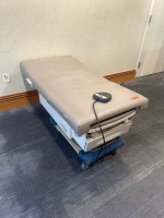 RITTER 222 EXAM TABLE W/ FOOT CONTROL, DBRT, WBASE, POWERED LOCATED AT: LOCATED AT: 1 MEDICAL CENTER BLVD, CHESTER, PA 19013 CLARK AUDITORIUM
