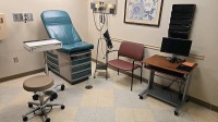 RITTER 304 EXAM ROOM TO INCLUDE EXAM TABLE, STOOL, WORKSTATION ON ROLLING STAND, STEP STOOL, WELCH ALLYN 767 WALL TRANSFORMER W/ HEADS ON WALL BOARD, ARM CHAIRS, MOBLE DESK MONITOR LOCATED AT: LOCATED AT: 1 MEDICAL CENTER BLVD, CHESTER, PA 19013 1/ PPE/ R