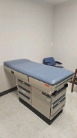 MIDMARK 404 EXAM TABLE, BLUE TOP, BEIGE BASE LOCATED AT: LOCATED AT: 1 MEDICAL CENTER BLVD, CHESTER, PA 19013 G/INT RAD/CONSULTATION