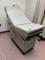 MIDMARK 404 EXAM TABLE, TAN LOCATED AT: LOCATED AT: 1 MEDICAL CENTER BLVD, CHESTER, PA 19013 3/C/ ULTRASOUND RM 1