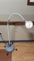 WELCH ALLYN 44100 EXAM LIGHT, ROLLING, GOOSENECK LOCATED AT: LOCATED AT: 1 MEDICAL CENTER BLVD, CHESTER, PA 19013 3/LD/AF3508NS
