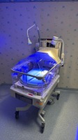OHMEDA GIRAFFE OMNIBED INCUBATOR W/ GIRAFFE BLUE SPOT PT LITE PHOTOTHERAPY LIGHT LOCATED AT: LOCATED AT: 1 MEDICAL CENTER BLVD, CHESTER, PA 19013 3/LDCCN