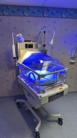 OHMEDA GIRAFFE OMNIBED INCUBATOR W/ GIRAFFE BLUE SPOT PT LITE PHOTOTHERAPY LIGHT LOCATED AT: LOCATED AT: 1 MEDICAL CENTER BLVD, CHESTER, PA 19013 3/LDCCN