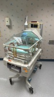 OHMEDA GIRAFFE OMNIBED INCUBATOR W/ GIRAFFE SPOT PT LITE PHOTOTHERAPY LIGHT LOCATED AT: LOCATED AT: 1 MEDICAL CENTER BLVD, CHESTER, PA 19013 3/LD/NURSERY