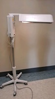 FISHER&PAYKEL REF IW910JEU PHOTOTHERAPY LIGHT ON ROLLING STAND LOCATED AT: LOCATED AT: 1 MEDICAL CENTER BLVD, CHESTER, PA 19013 3/MC HALLWAY