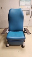 STRYKER 3333 CHAIR, ROLLING, CLINICAL LOCATED AT: LOCATED AT: 1 MEDICAL CENTER BLVD, CHESTER, PA 19013 4/ICU/OS4006