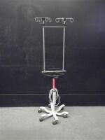 PRYOR IV POLE ON ROLLING STAND