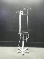 PRYOR IV POLE ON ROLLING STAND
