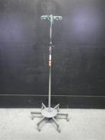 IV POLE ON ROLLING STAND