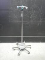 IV POLE ON ROLLING STAND