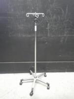 IV POLE ON ROLLING STAND