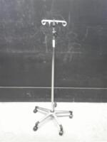 IV POLE ON ROLLING STAND
