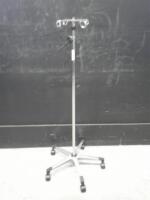 IV POLE ON ROLLING STAND