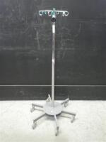 IV POLE ON ROLLING STAND