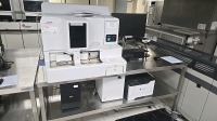 SYSMEX CORPORATION CS-2500 AUTOMATED BLOOD COAGULATION ANALYZER W/ WORKSTATION, PRINTER, UPS ON ROLLING STAINLESS STEEL TABLE LOCATED AT: LOCATED AT: 1 MEDICAL CENTER BLVD, CHESTER, PA 19013 LAB