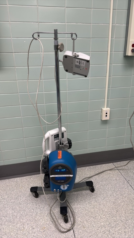 MEDTRONIC XPS 3000 GENERATOR W/ MEDTRONIC HYDRODEBRIDER ENDOSCOPIC ...