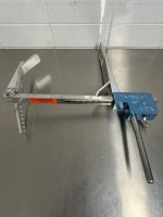 KNEE HOLDER LOCATED AT: LOCATED AT: 1 MEDICAL CENTER BLVD, CHESTER, PA 19013 4/OR 3