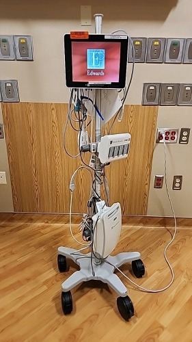 EDWARDS LIFE SCIENCES UTC-W10BO PATIENT MONITOR W/ EV1000 DATA BOX, PUMP UNIT ON ROLLING STAND LOCATED AT: LOCATED AT: 1 MEDICAL CENTER BLVD, CHESTER, PA 19013 4/NICU/4104