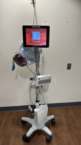EDWARDS LIFE SCIENCES UTC-W10BO PATIENT MONITOR W/ EV1000 DATA BOX, PUMP UNIT ON ROLLING STAND LOCATED AT: LOCATED AT: 1 MEDICAL CENTER BLVD, CHESTER, PA 19013 4/OR HALL