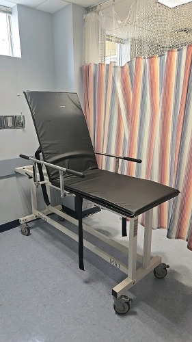BIODEX REF 240-110 MRI TABLE W/ FOWLER BACK, DOM 05-18-2021 LOCATED AT: LOCATED AT: 1 MEDICAL CENTER BLVD, CHESTER, PA 19013 G/ MRI ZONE HALL