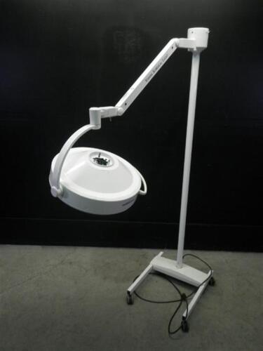 DRE DRE051513 VISION SURGICAL LIGHT ON ROLLING STAND