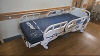 STRYKER 3005SE HOSPITAL BED (QTY. 7) LOCATED AT: LOCATED AT: 1 MEDICAL CENTER BLVD, CHESTER, PA 19013 2/NT 2405,MAIN IN HALLWAY, OTS DINING ROOM, AF2411