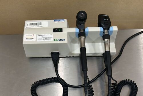 WELCH ALLYN 767 WALL TRANSFORMER W/ 2 HEADS (1-23810) GREY/BLUE LOCATED AT: LOCATED AT: 1 MEDICAL CENTER BLVD, CHESTER, PA 19013