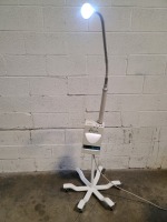 GE GIRFAFFE PHOTOTHERAPY LIGHT ON ROLLING STAND