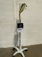 VAPOTHERM PRECISION FLOW PLUS VENTILATOR ON ROLLING STAND