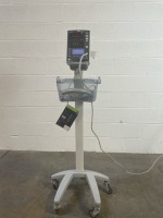 MINDRAY ACCUTORR V PATIENT MONITOR ON ROLLING STAND