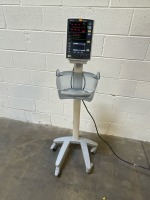 MINDRAY DATASCOPE ACCUTORR V PATIENT MONITOR ON ROLLING STAND