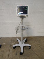 GE DASH 4000 PATIENT MONITOR ON ROLLING STAND