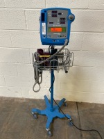 GE DINAMAP 400V2 PRO PATIENT MONITOR ON ROLLING STAND
