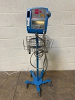 GE DINAMAP PRO 200V2 PATIENT MONITOR ON ROLLING STAND